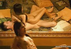 เลือดบนโซฟาลังช่วยตัวเอง ดู หนัง xxx วีดีโอ