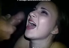 แม่ของฉันและลูกชายเล่นอยู่ในกล้อง วีดีโอ สาว ใหญ่